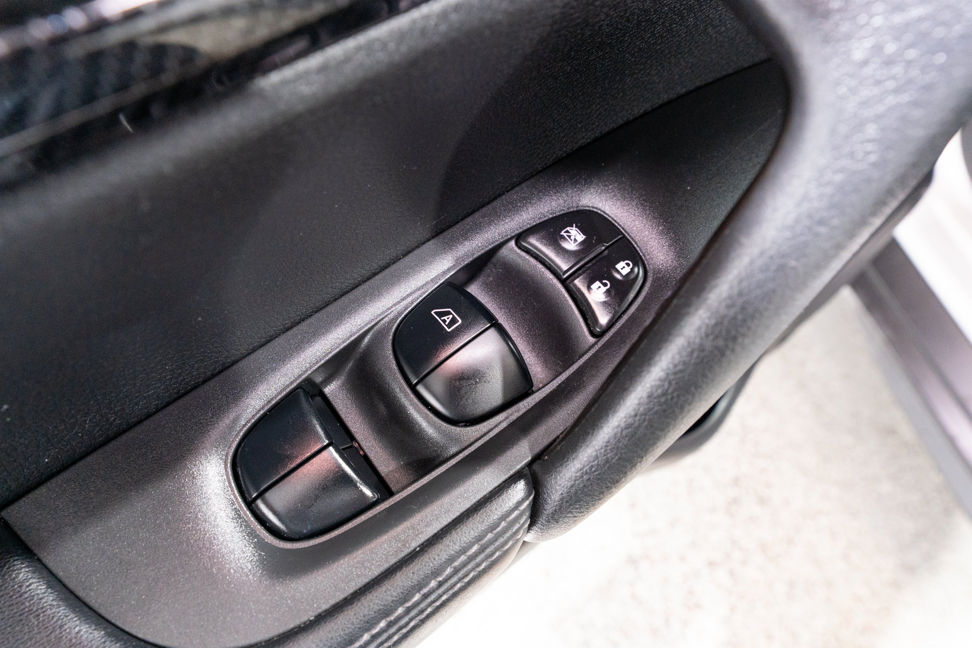 Used 2018 Nissan Rogue SL FWD image 15