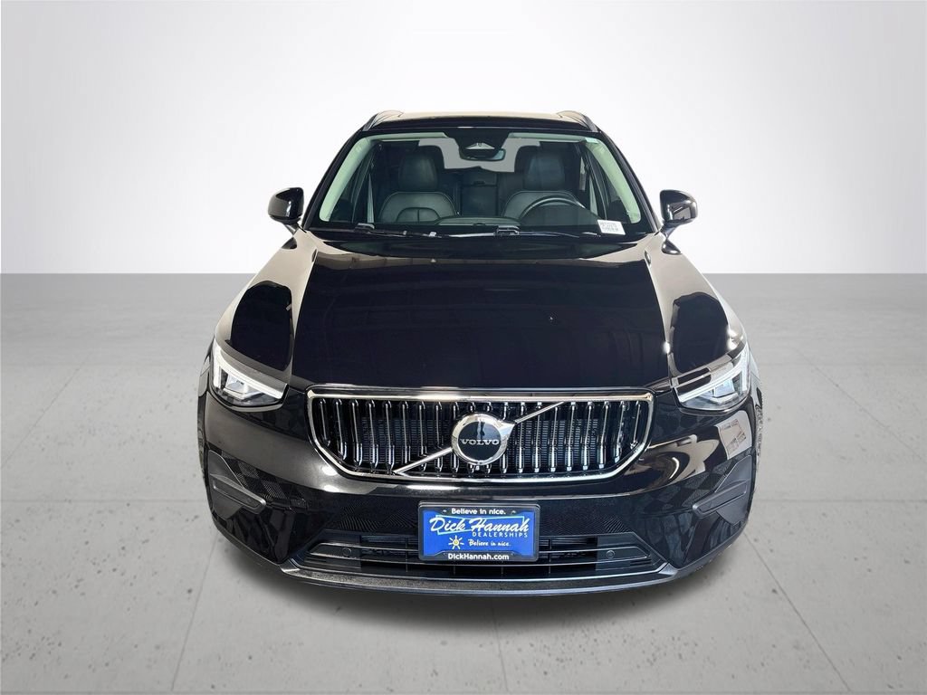 Used 2024 Volvo XC40 B5 Core AWD/4WD image 3