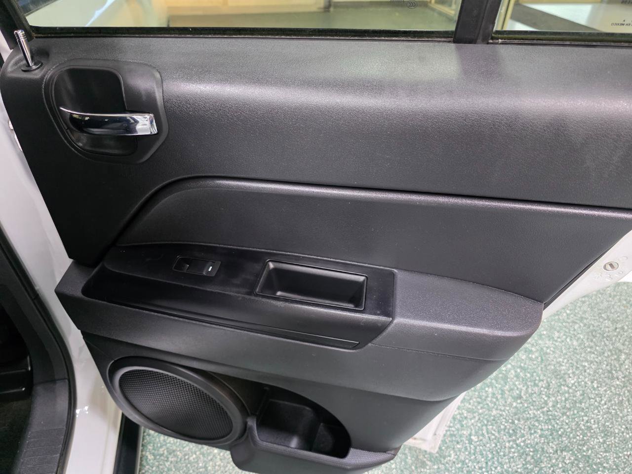 Used 2016 Jeep Compass Sport w/ Power Value Group image 22