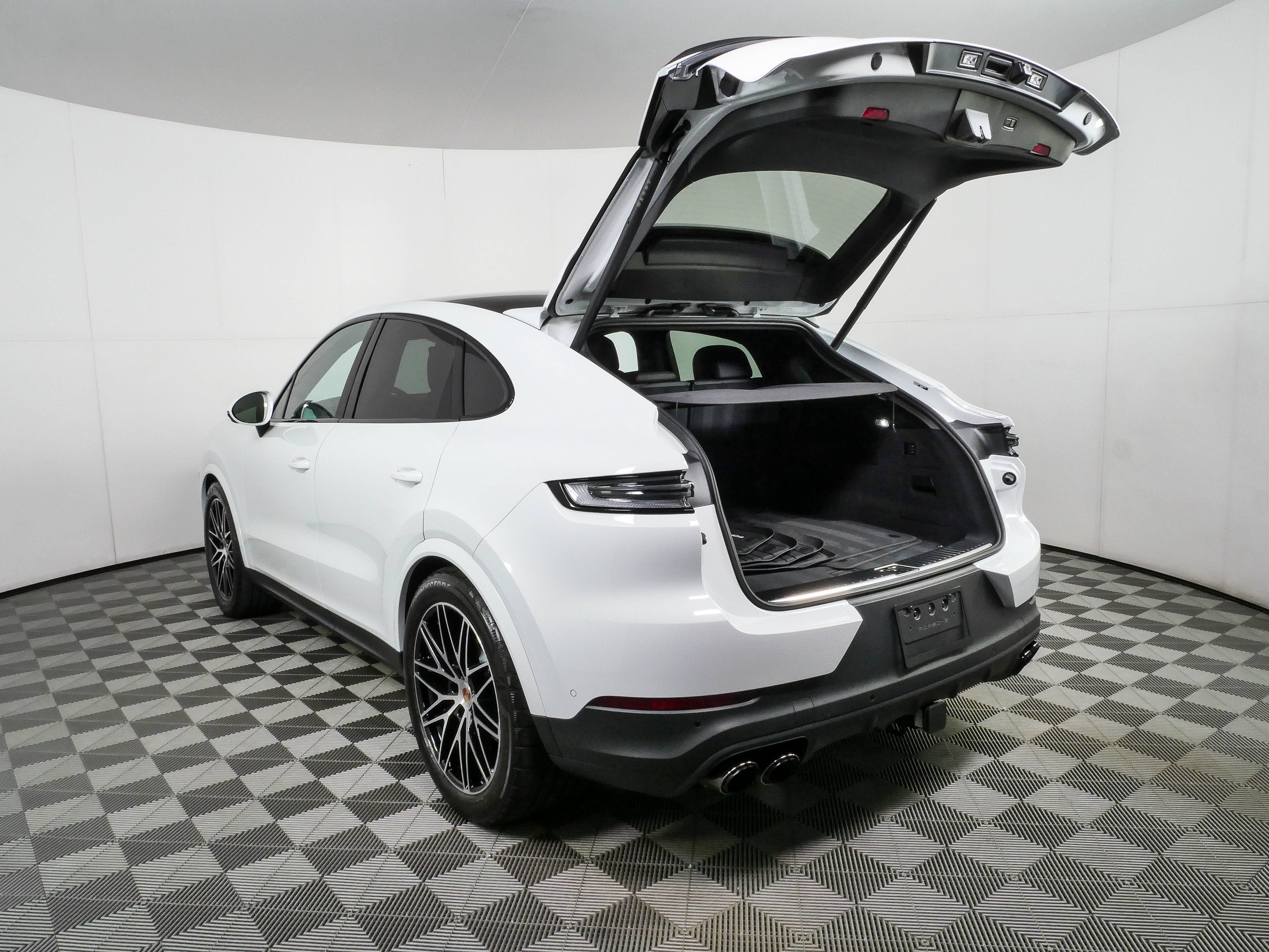 Certified 2025 Porsche Cayenne Coupe AWD/4WD image 35