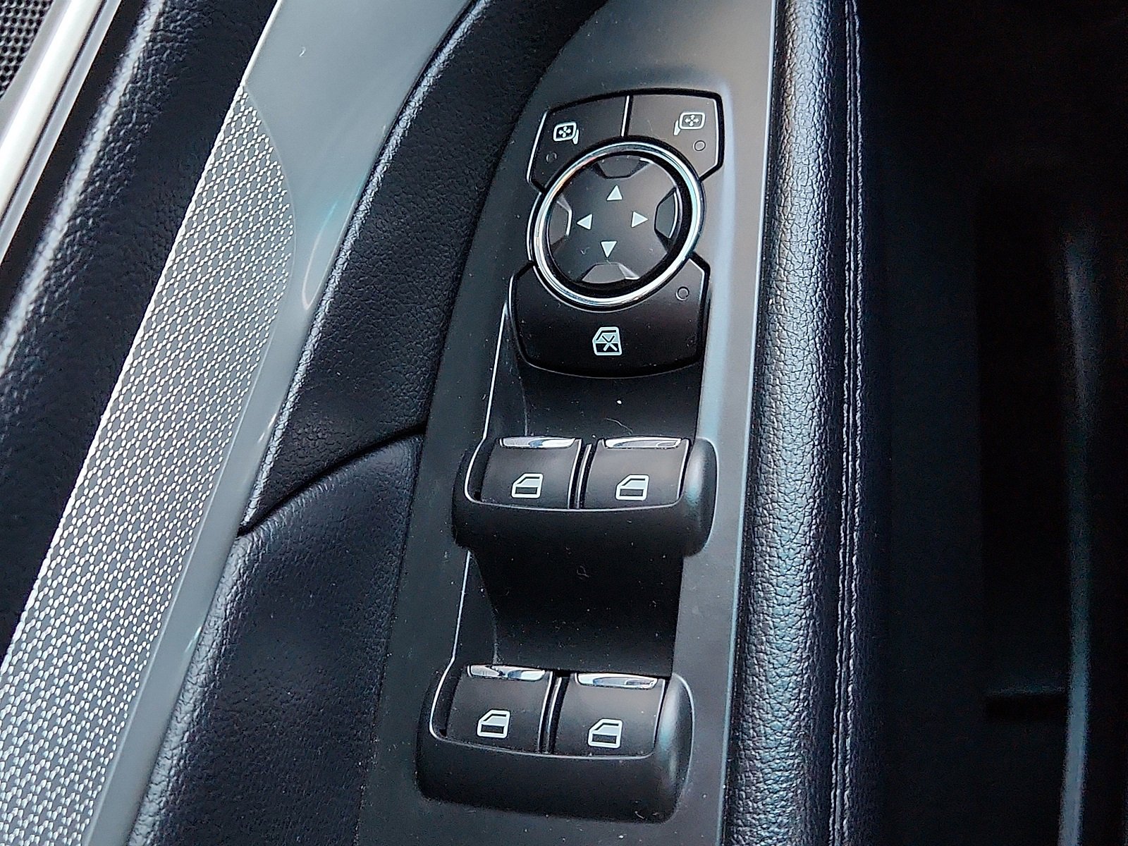 Used 2017 Ford Explorer XLT w/ Equipment Group 202A image 22