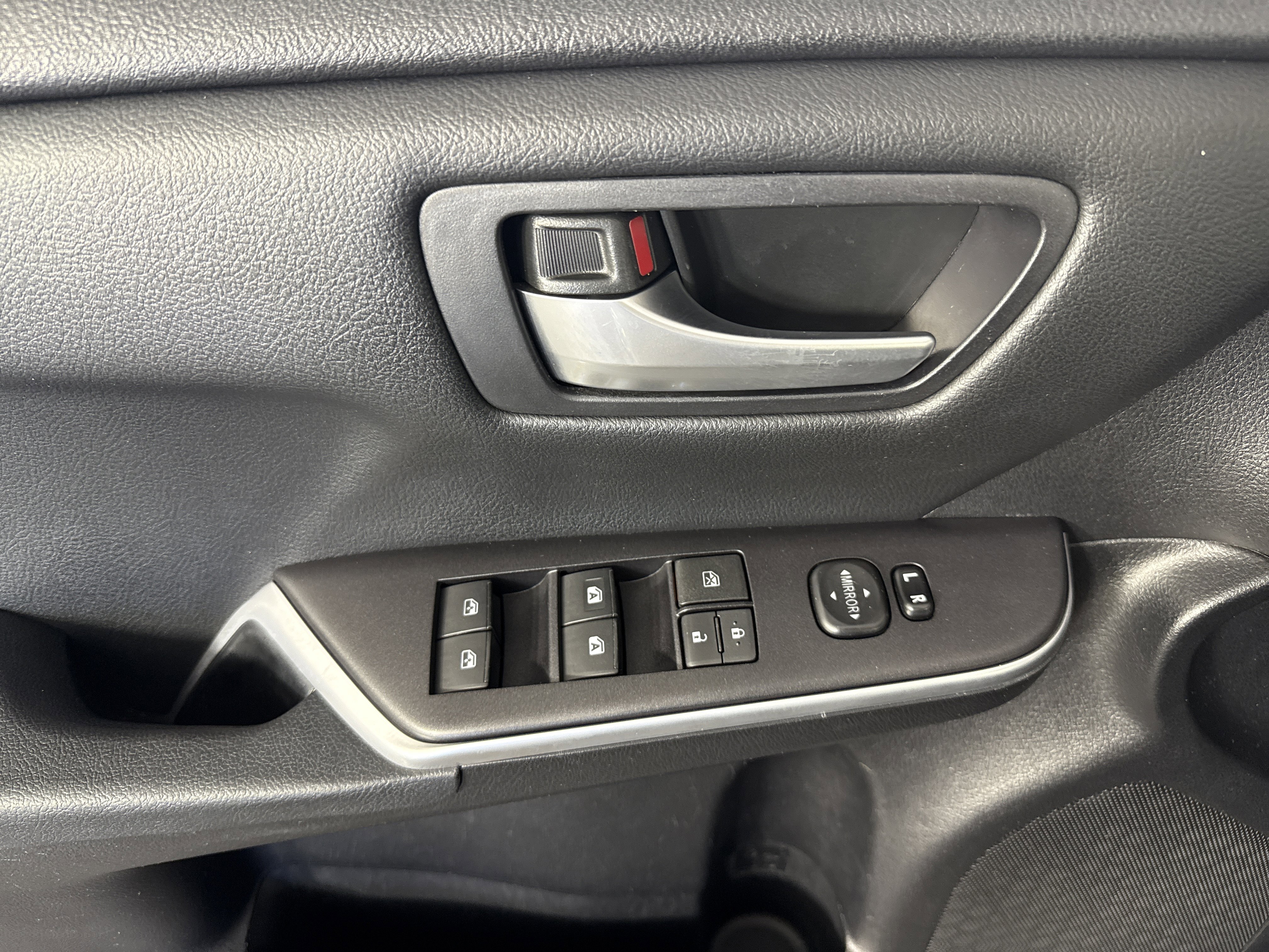 Used 2015 Toyota Camry SE image 14