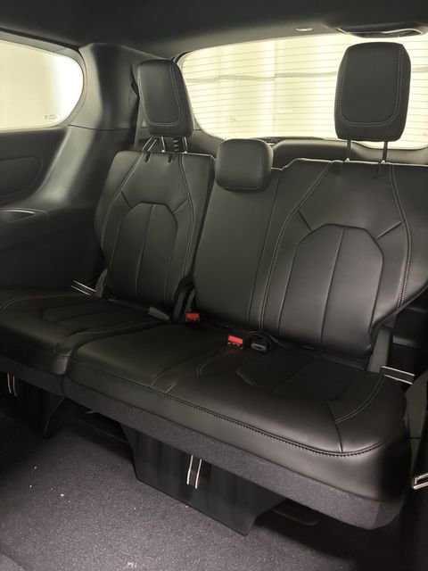 New 2026 Chrysler Pacifica Select w/ S Appearance Package image 23