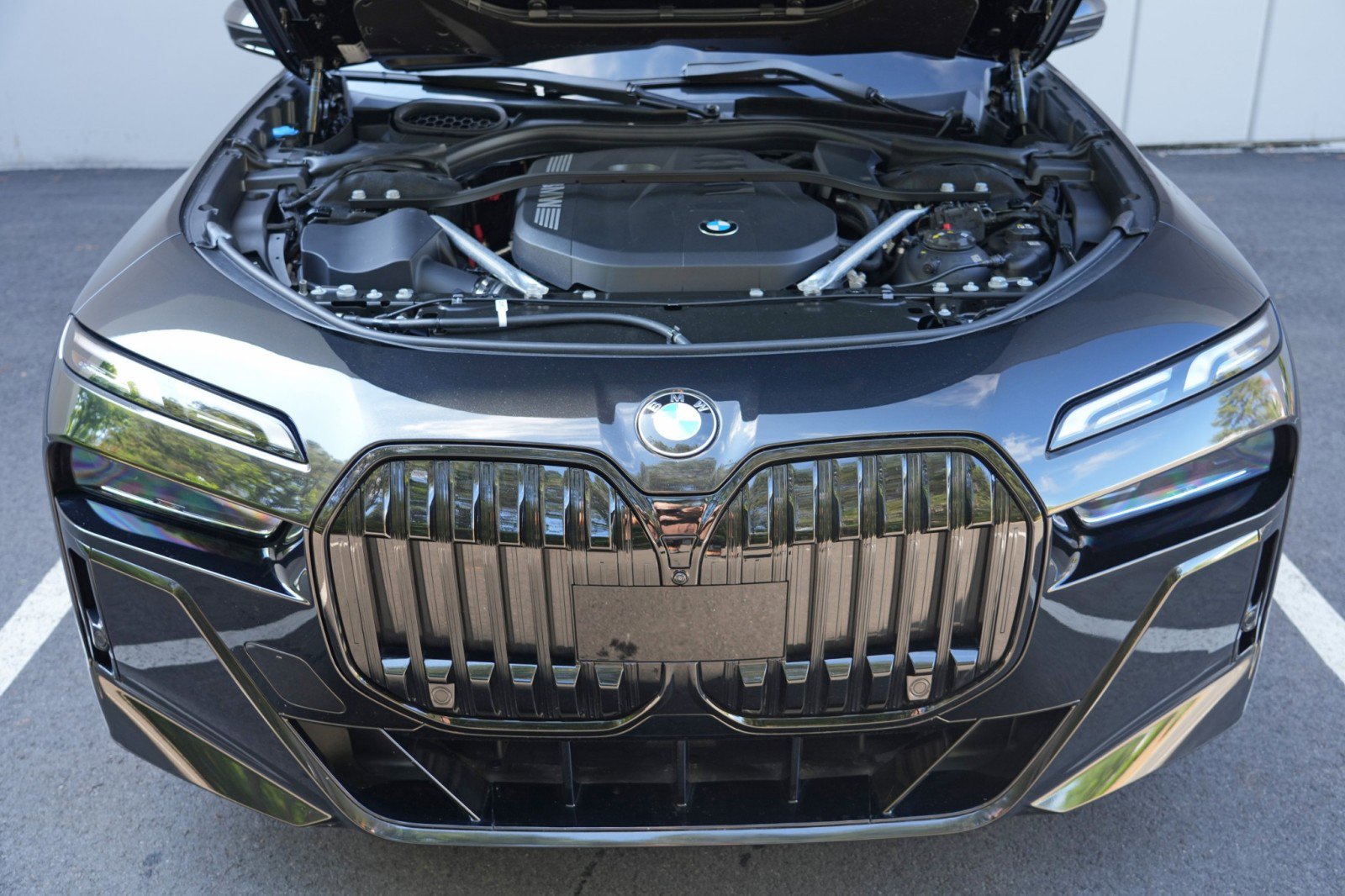 Used 2024 BMW 740i w/ M Sport Professional Package RWD image 8