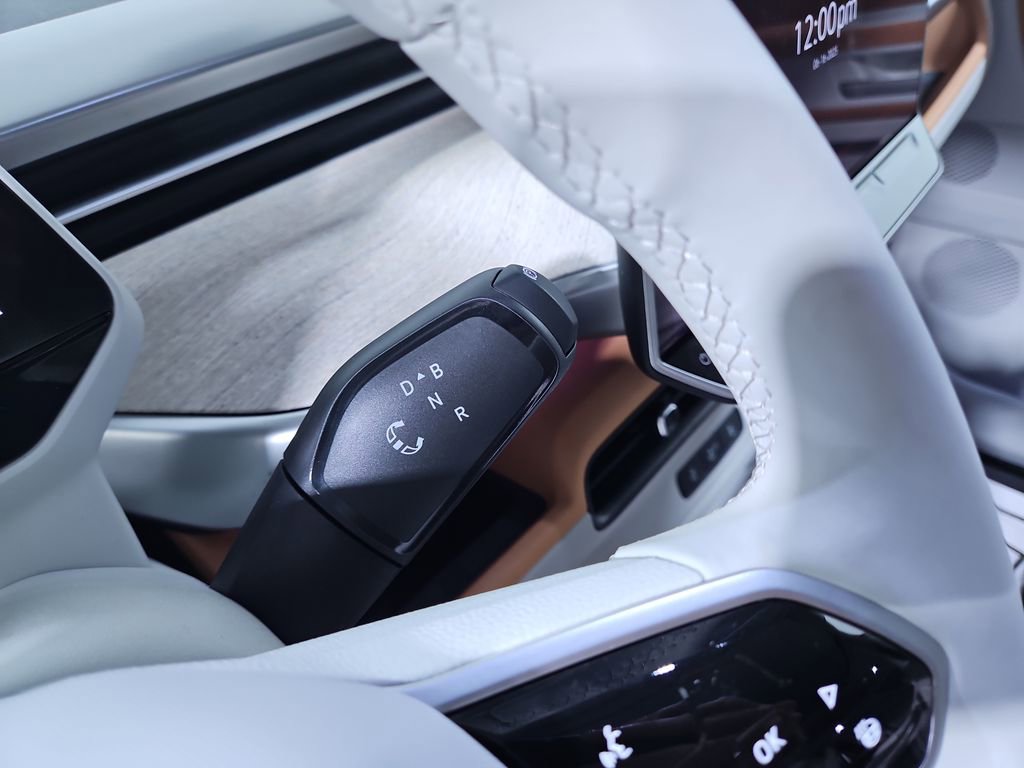 New 2025 Volkswagen ID. Buzz 1st Edition AWD/4WD image 24