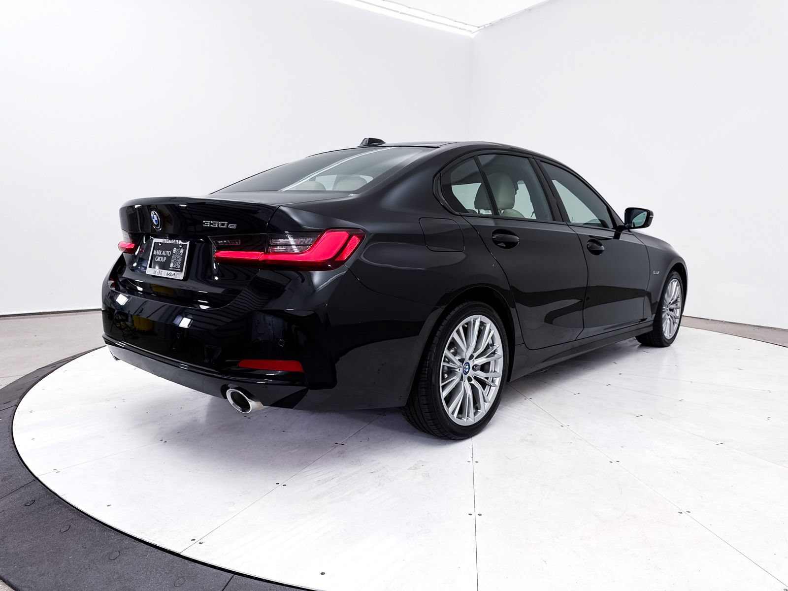 Used 2023 BMW 330e RWD image 19