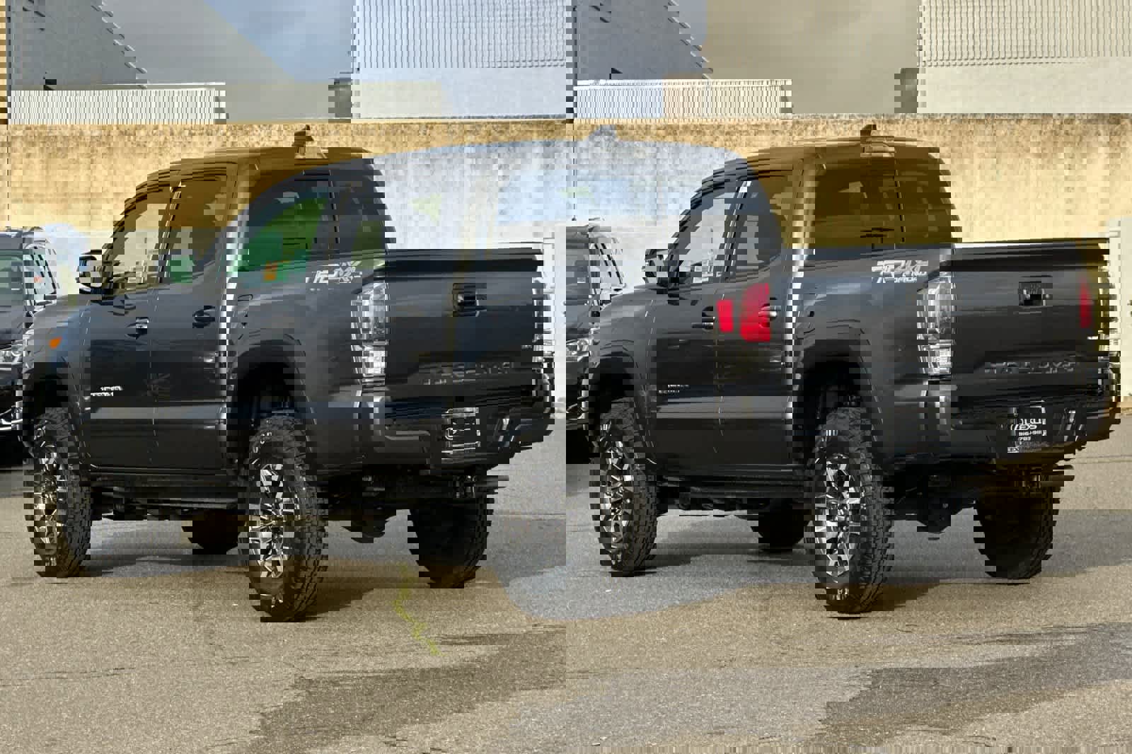 Used 2022 Toyota Tacoma TRD Off-Road w/ Technology Package image 7