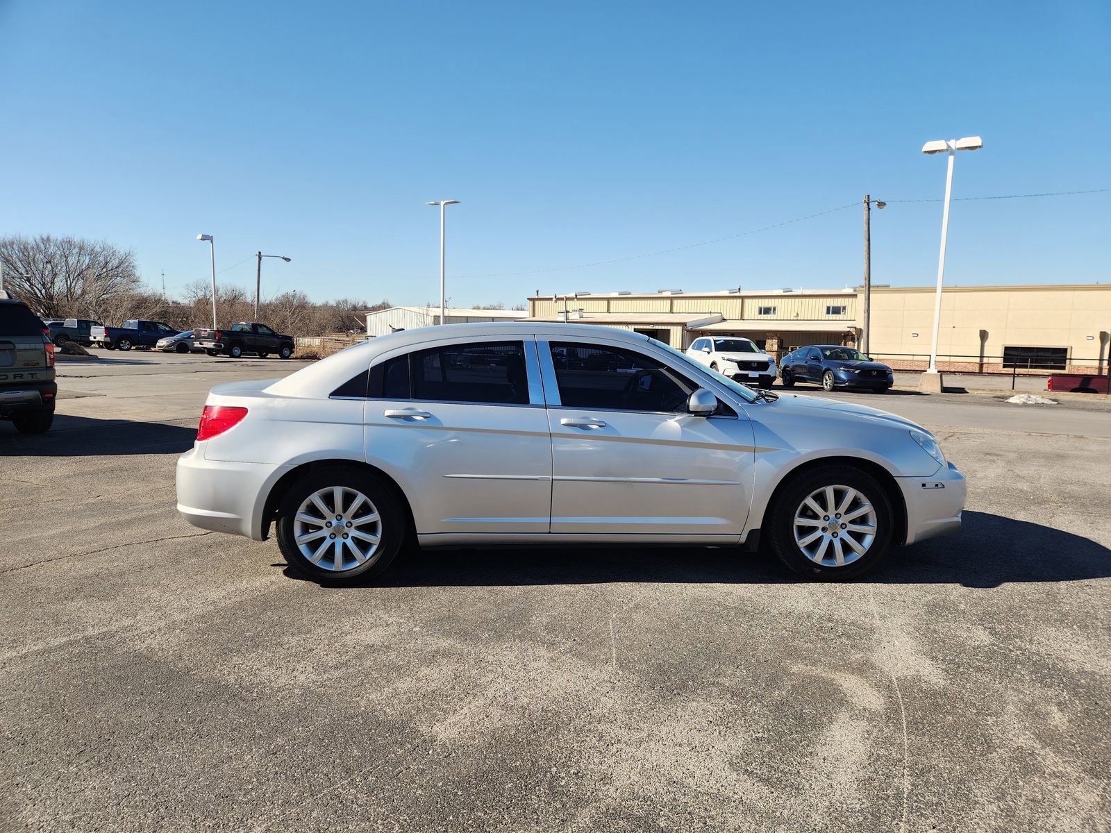 Used 2010 Chrysler Sebring Limited image 7