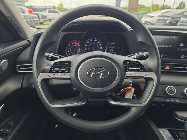 Certified 2021 Hyundai Elantra SE FWD image 14
