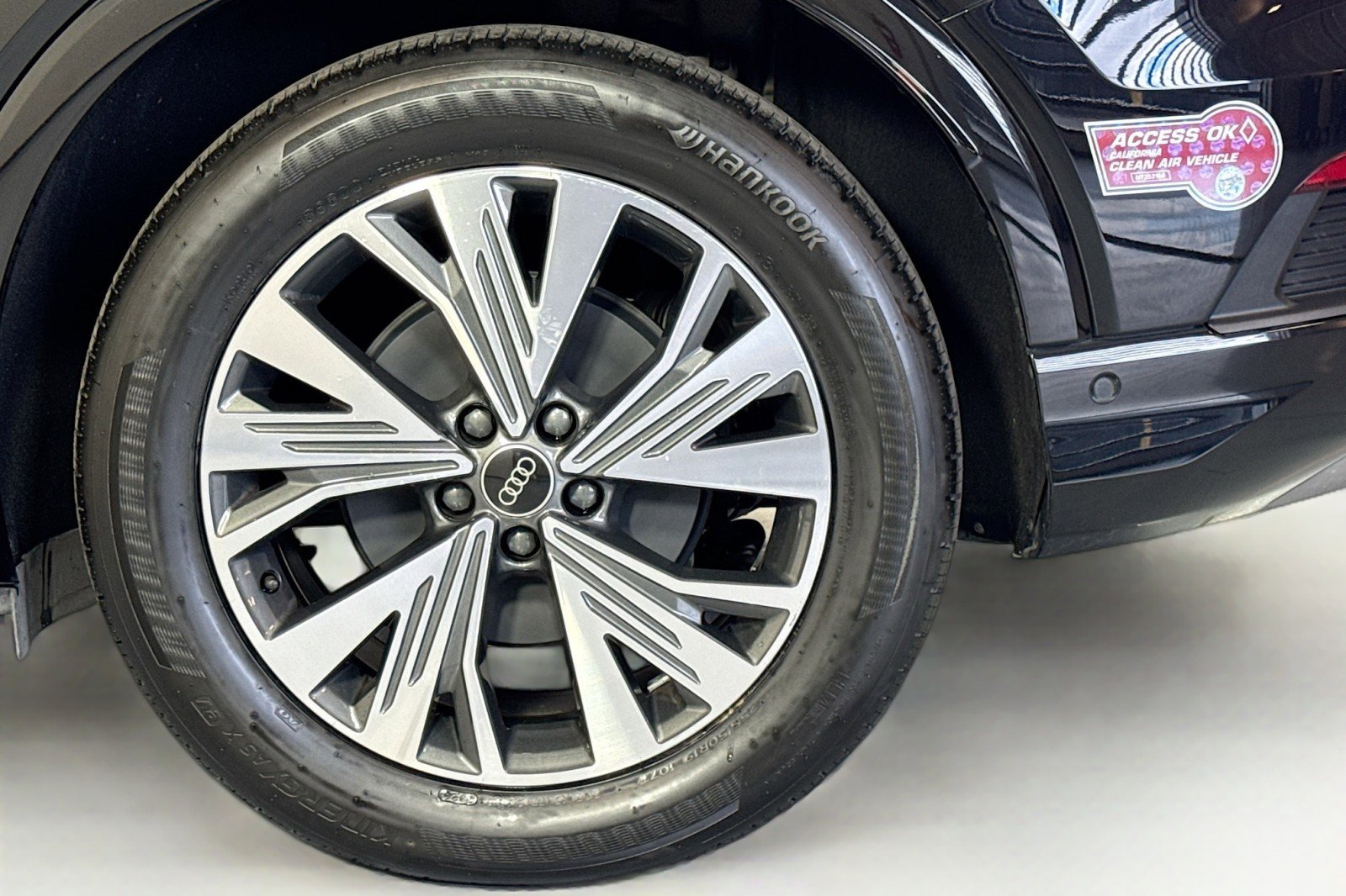 Used 2023 Audi Q4 e-tron Premium Plus w/ Premium Plus image 29