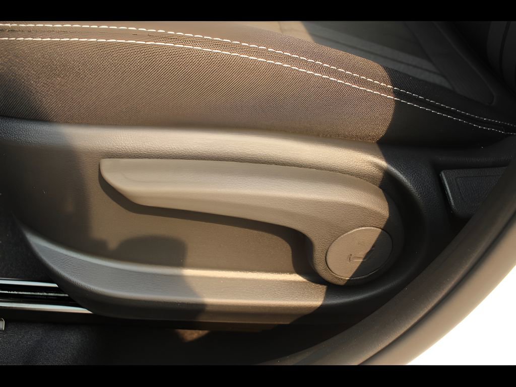 New 2025 Hyundai Venue SEL image 15