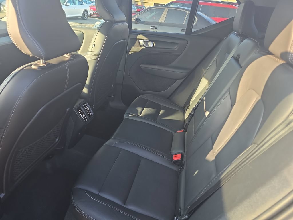 Used 2024 Volvo XC40 B5 Core AWD/4WD image 24