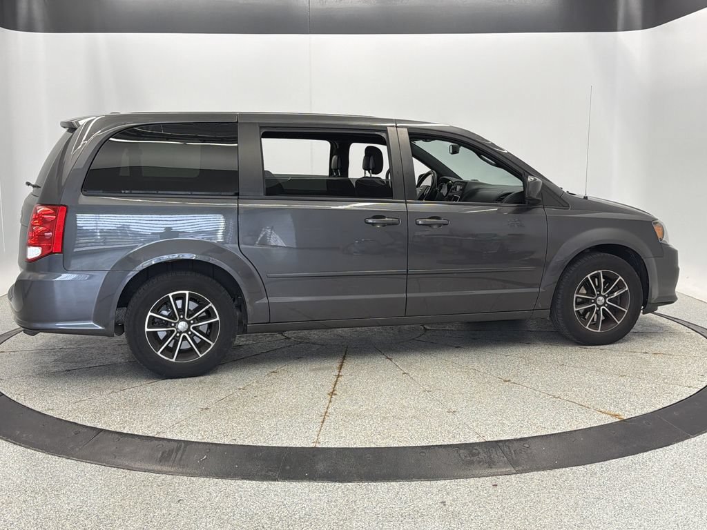 Used 2015 Dodge Grand Caravan SXT w/ Blacktop Package FWD image 8