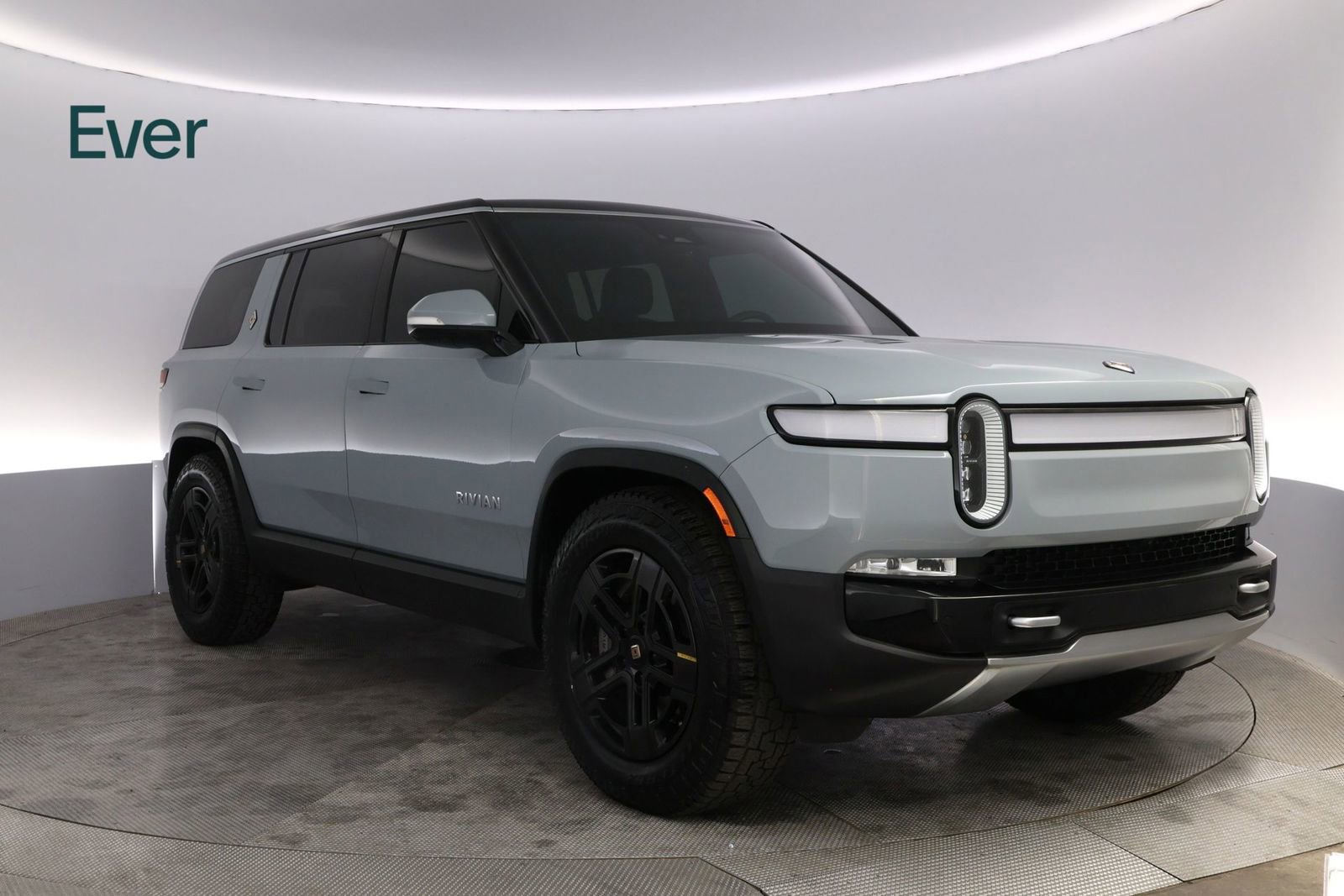 Used 2024 Rivian R1S Adventure image 13