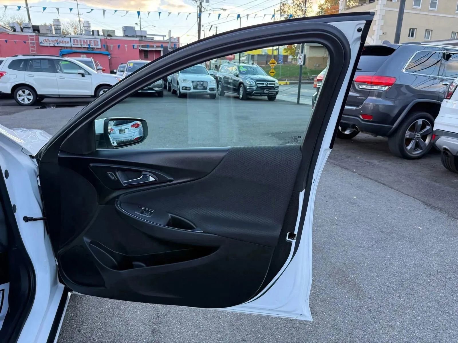 Used 2018 Chevrolet Malibu LT FWD image 45