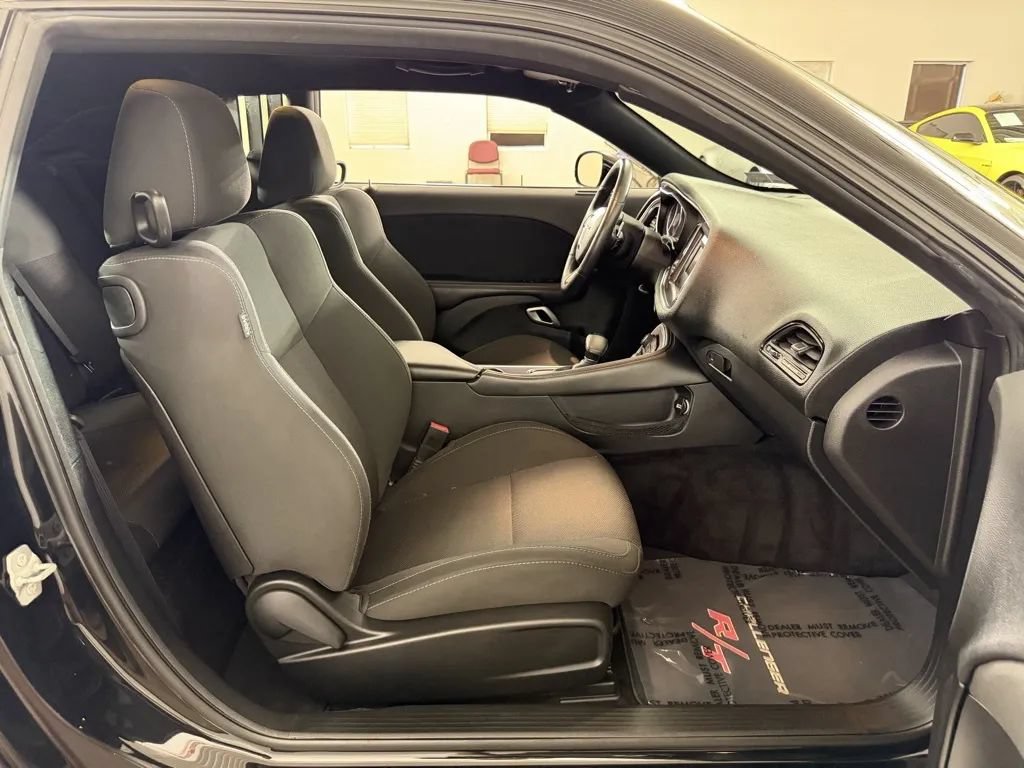 Used 2016 Dodge Challenger R/T RWD image 28