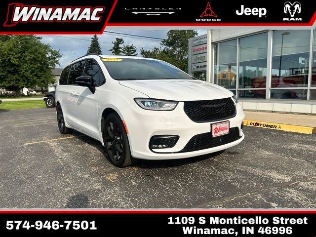 Used 2025 Chrysler Pacifica Limited FWD image 1