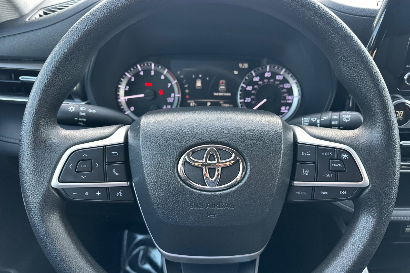 Used 2023 Toyota Highlander L image 25