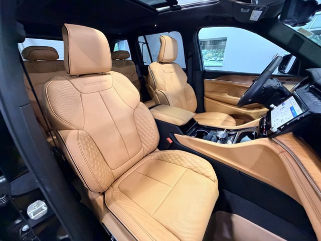 Used 2026 Jeep Grand Cherokee Summit w/ Obsidian Package AWD/4WD image 25