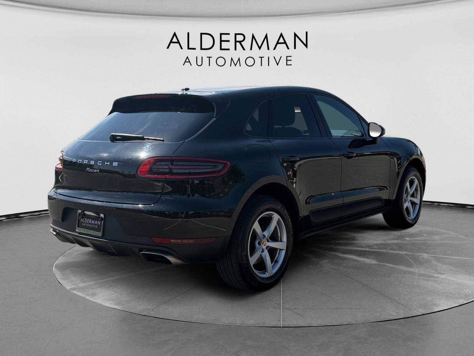 Used 2017 Porsche Macan AWD/4WD image 5