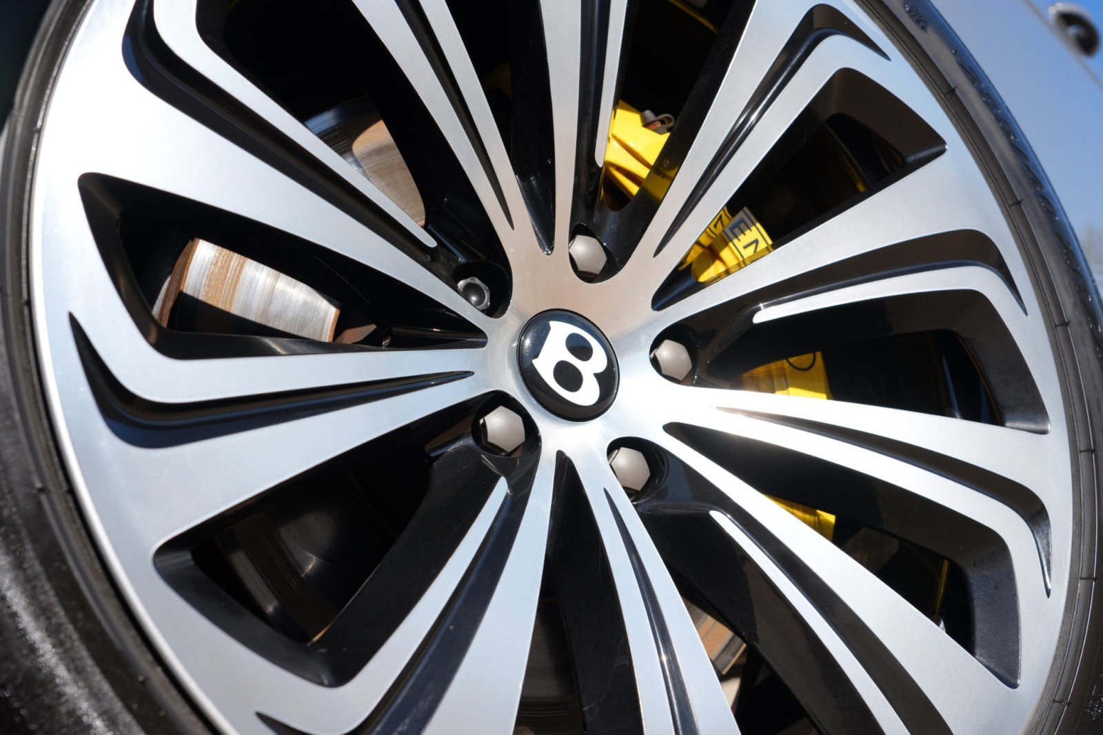 Used 2022 Bentley Bentayga AWD/4WD image 69