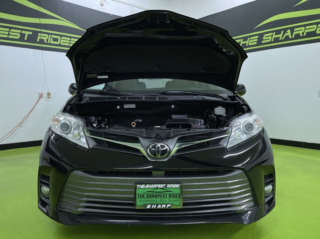 Used 2019 Toyota Sienna XLE w/ XLE Navigation Package image 4
