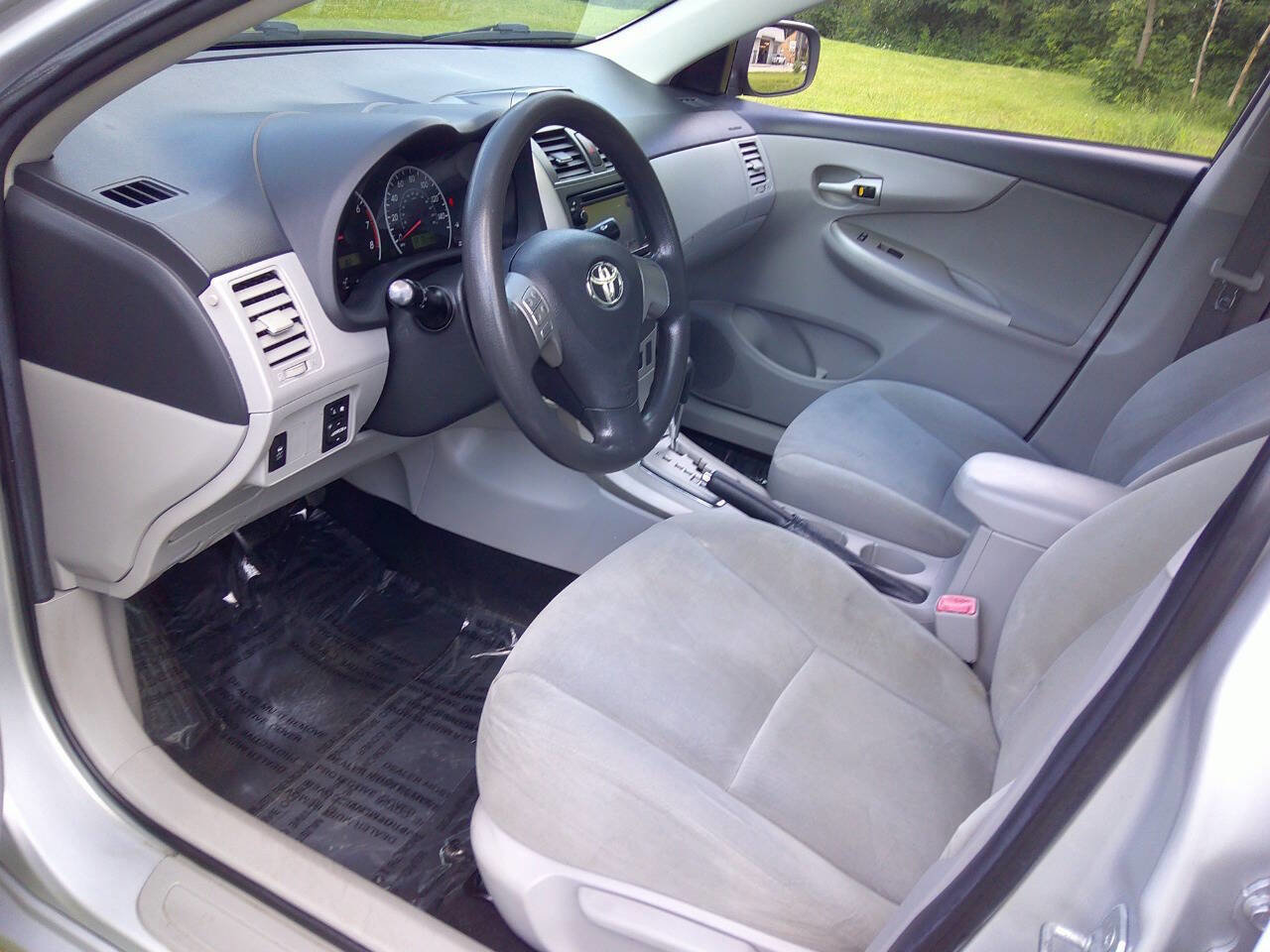 Used 2013 Toyota Corolla LE image 8