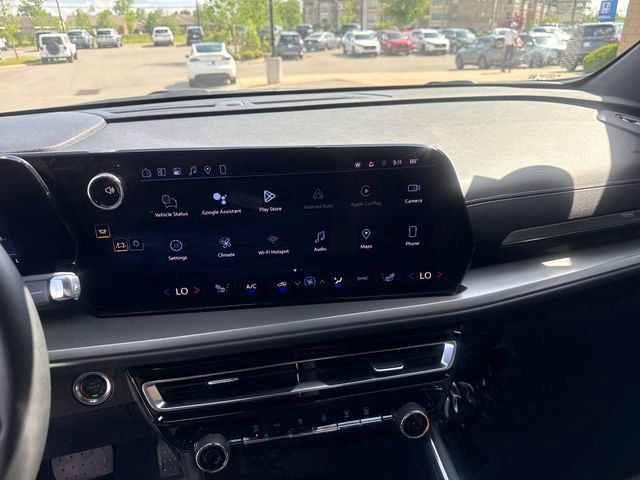 Used 2024 Chevrolet Traverse LT w/ Trailering Package FWD image 14