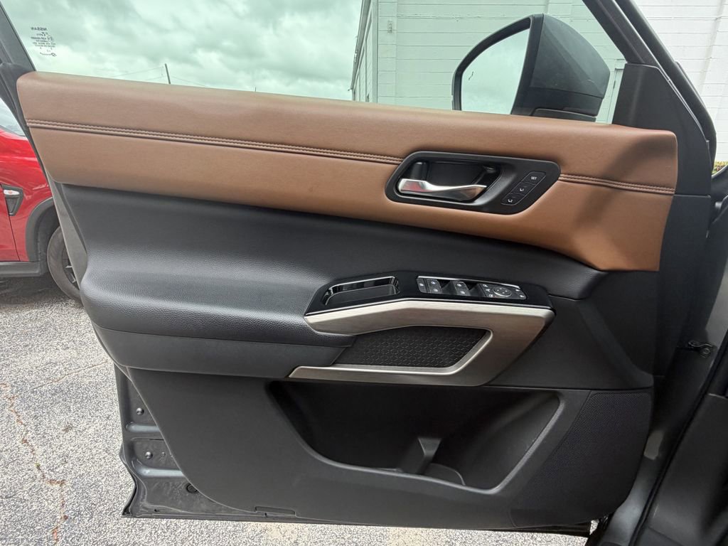 Used 2024 Nissan Pathfinder Platinum w/ Cargo Package image 23