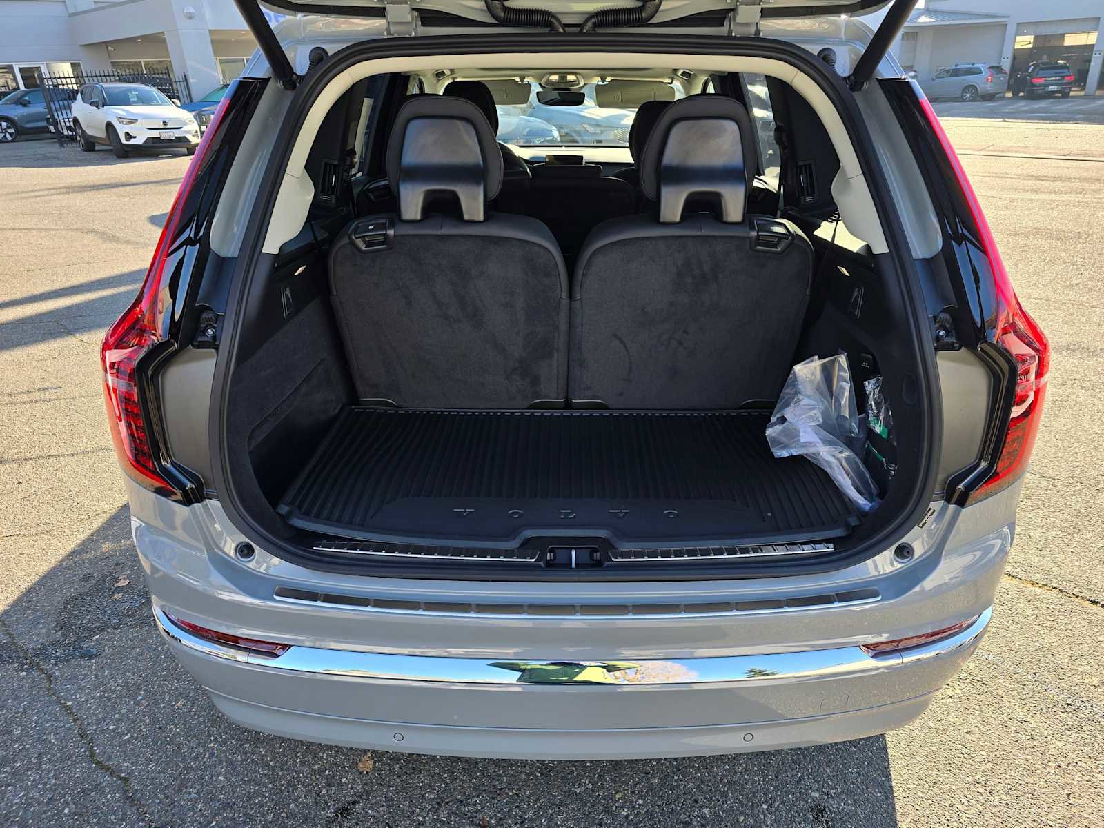 New 2026 Volvo XC90 T8 Plus w/ Protection Package Premier image 14