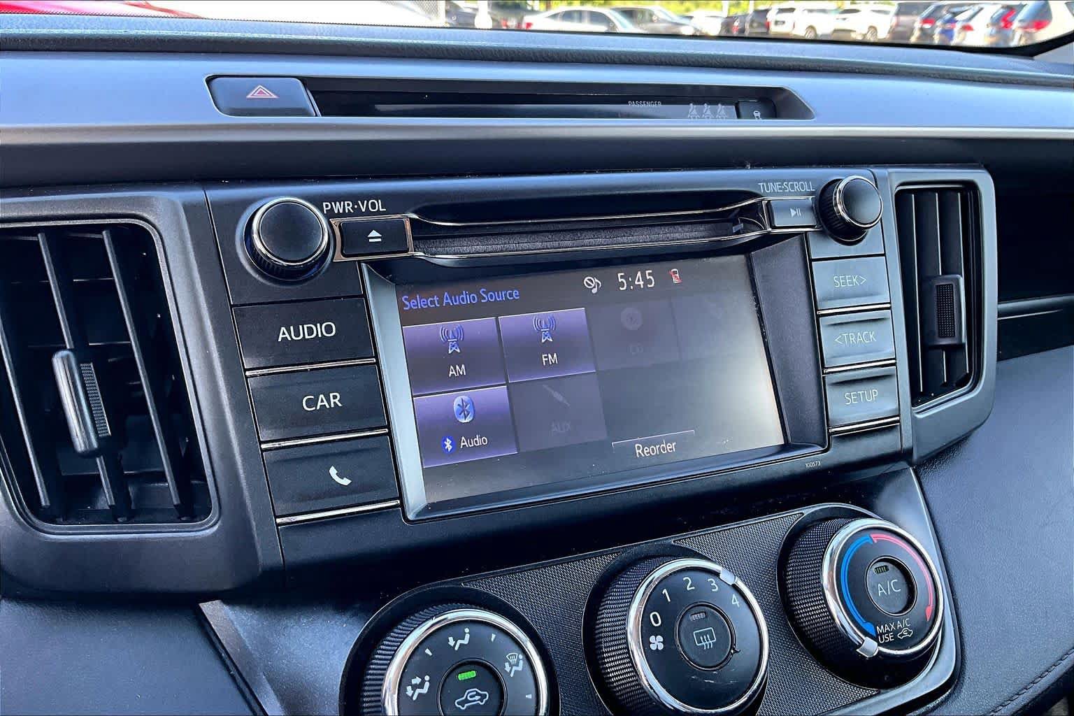 Used 2018 Toyota RAV4 LE FWD image 31