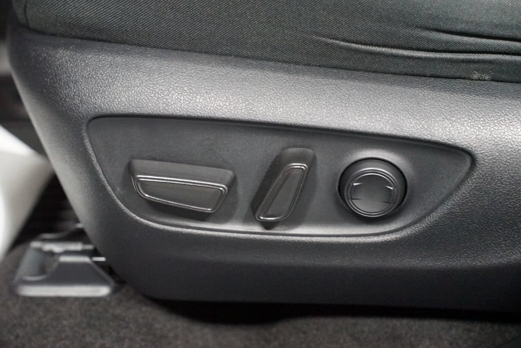 Certified 2023 Toyota RAV4 XLE FWD image 33