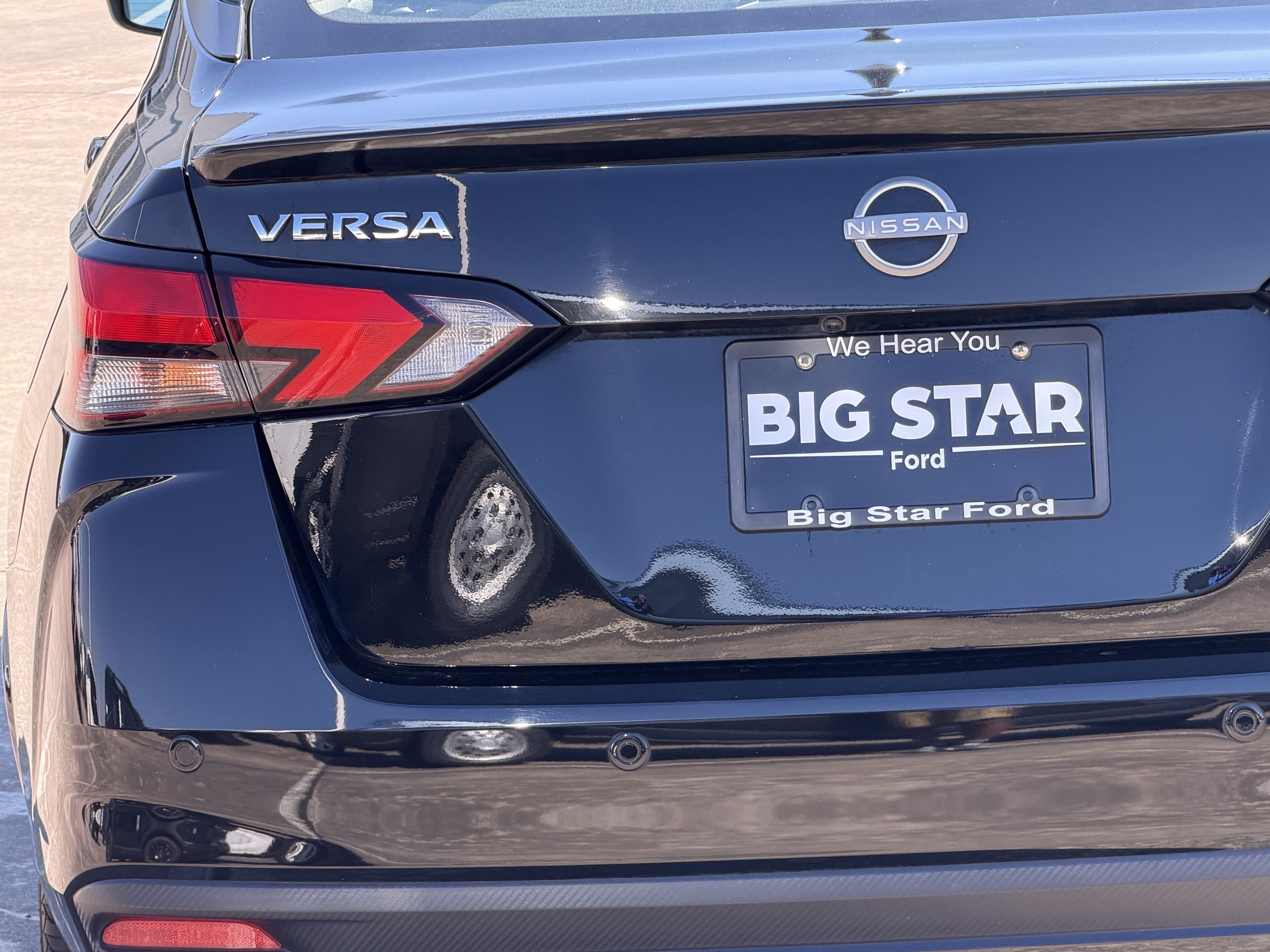 Used 2024 Nissan Versa SR FWD image 11