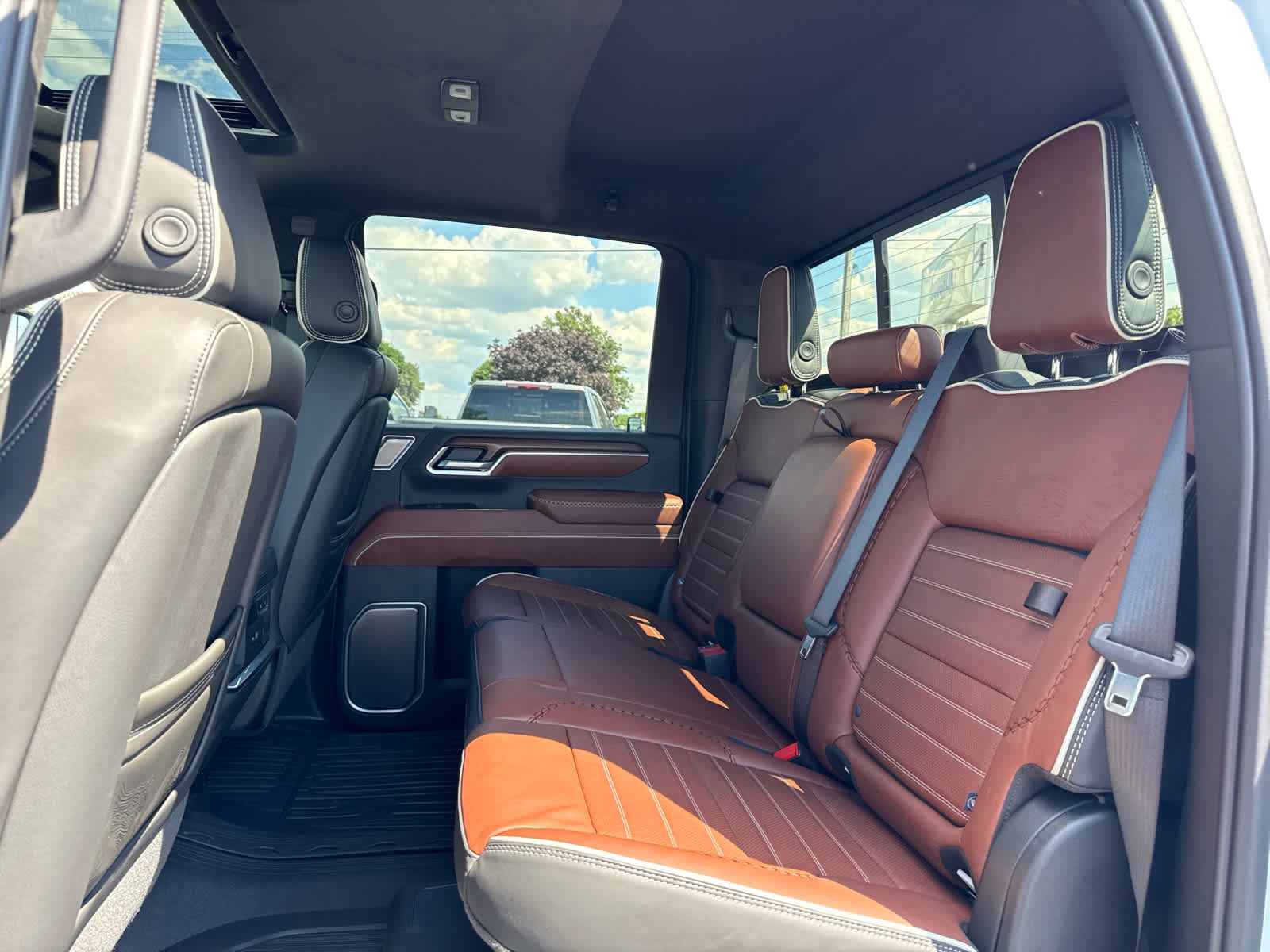 New 2026 GMC Sierra 3500 Denali Ultimate w/ LPO, Black Badging Package AWD/4WD image 23