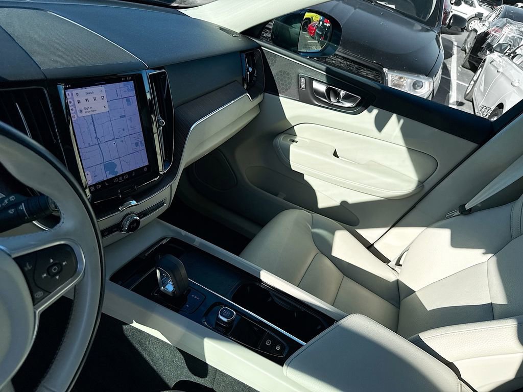 Used 2022 Volvo XC60 B5 Momentum AWD/4WD image 26