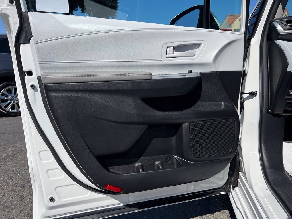Certified 2026 Toyota Sienna LE AWD/4WD image 40