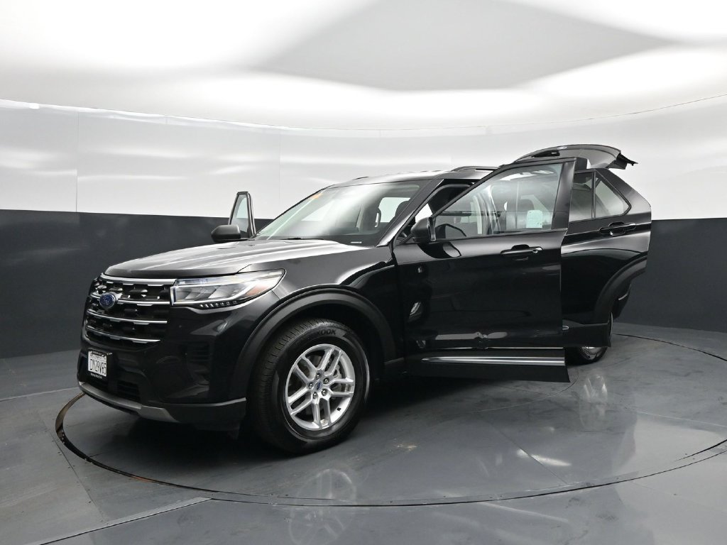 Used 2025 Ford Explorer Active AWD/4WD image 33