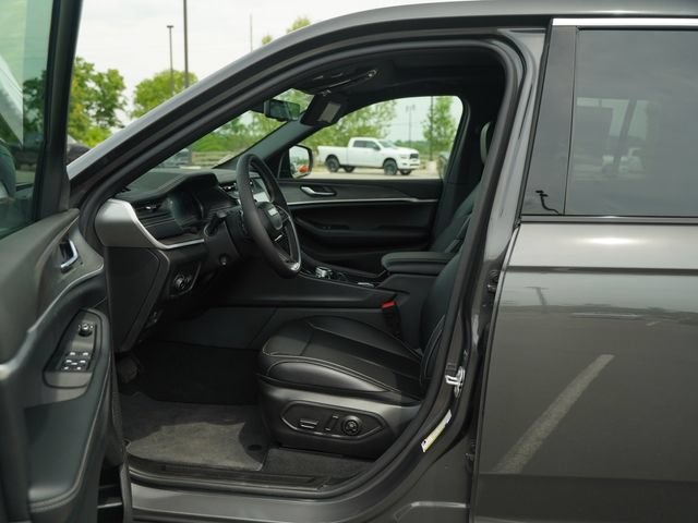 New 2026 Jeep Grand Cherokee Limited w/ Luxury Tech Group II AWD/4WD image 12