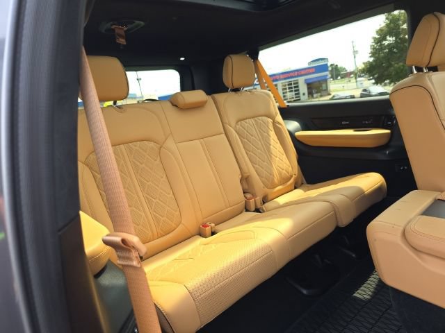 Used 2025 Jeep Grand Wagoneer L Series III w/ Rear Seat Video Group 1 AWD/4WD image 60