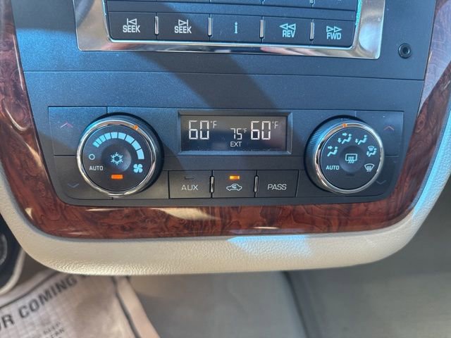 Used 2006 Cadillac DTS w/ Trunk Convenience Package FWD image 16