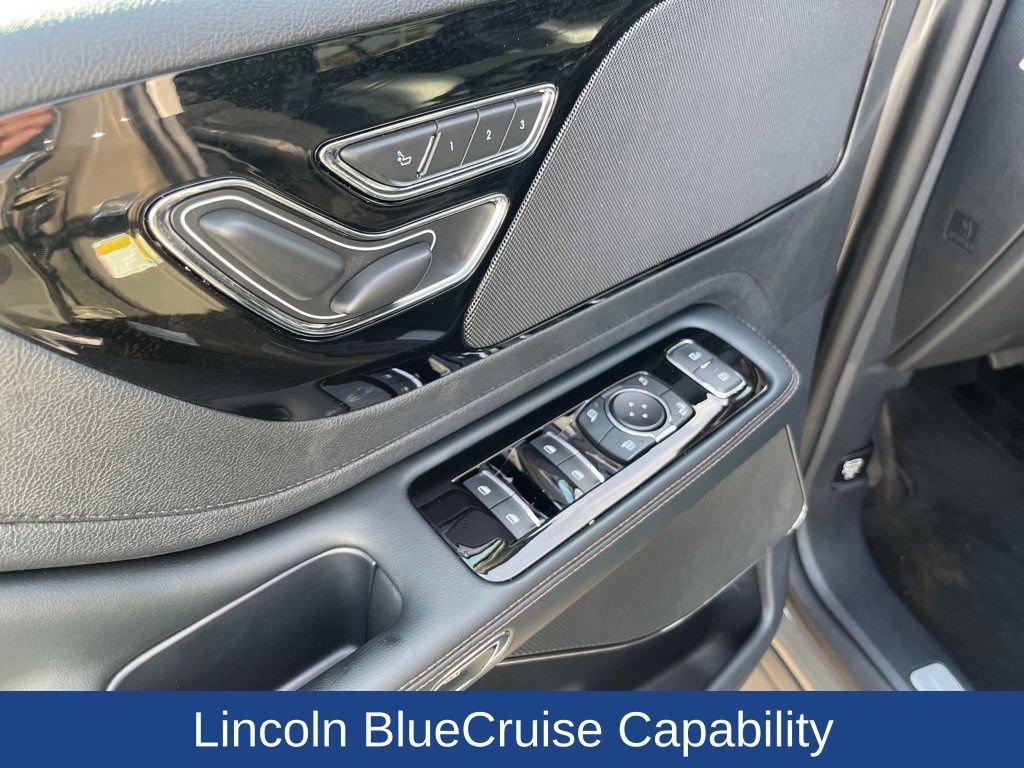 Used 2025 Lincoln Aviator 2WD image 10