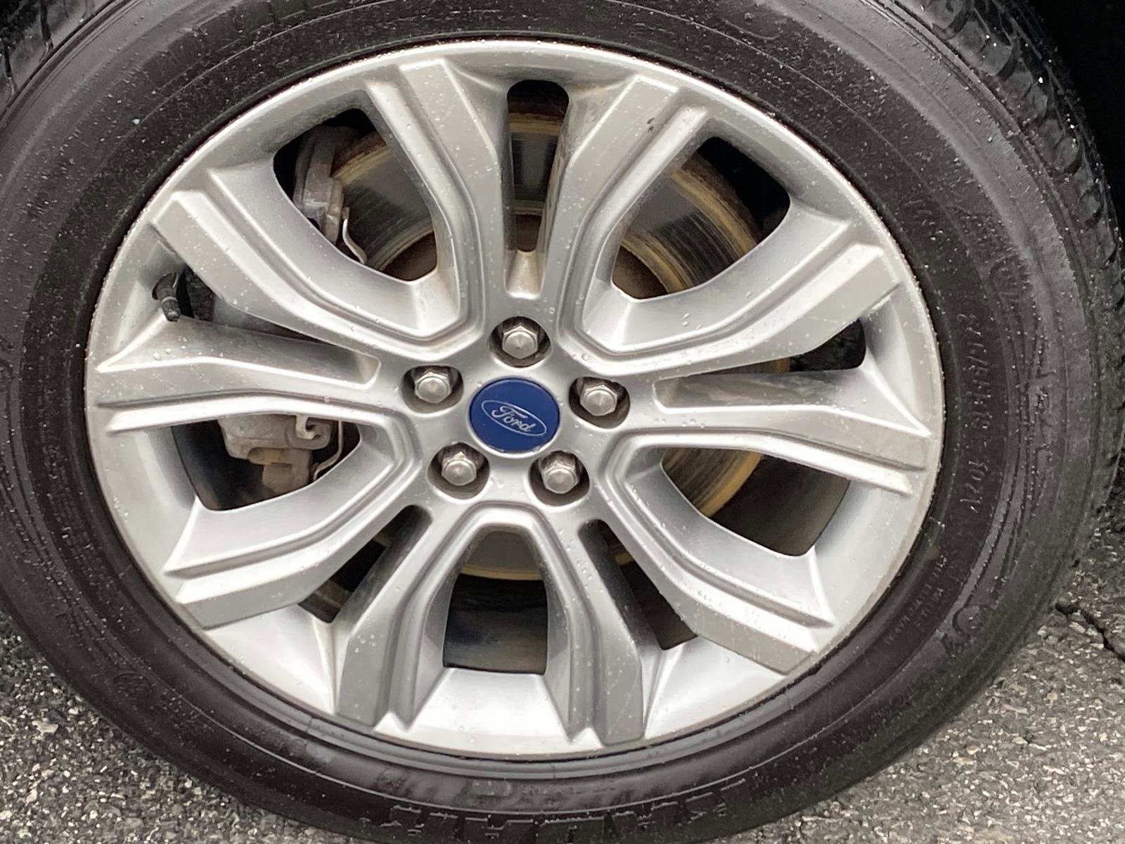 Used 2019 Ford Edge Titanium w/ Equipment Group 301A AWD/4WD image 27