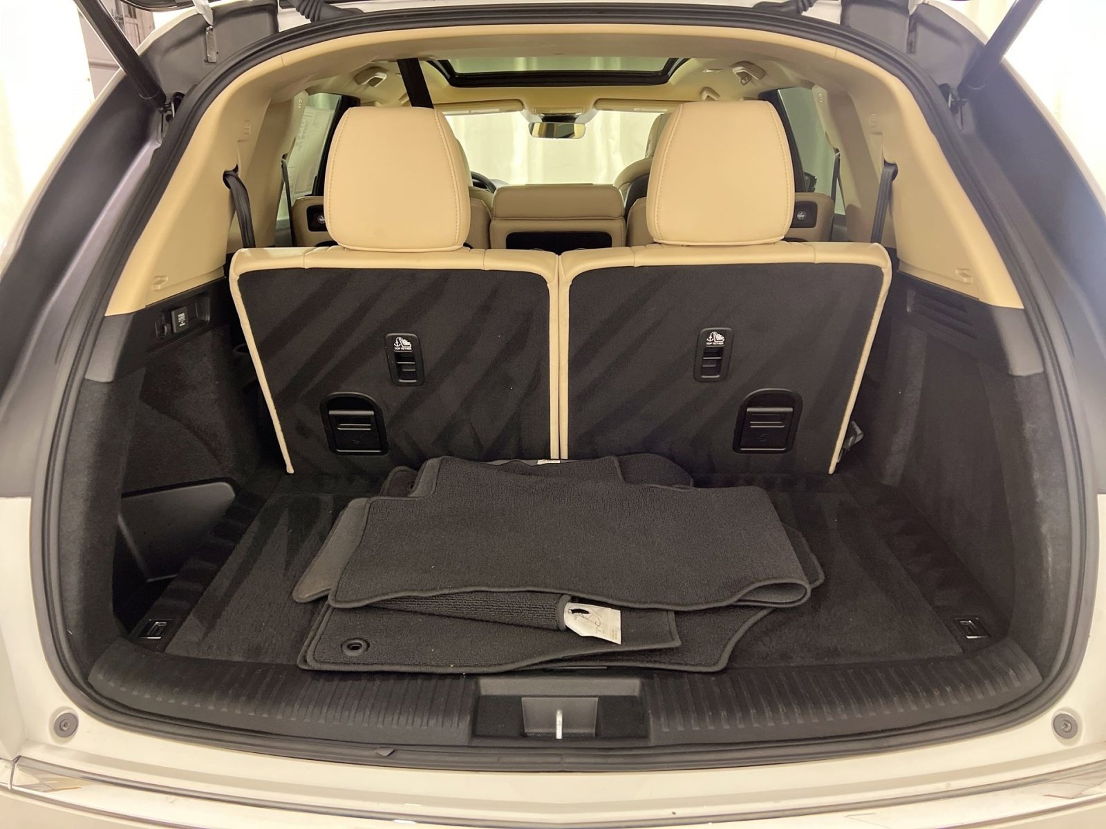 Used 2023 Acura MDX SH-AWD image 27