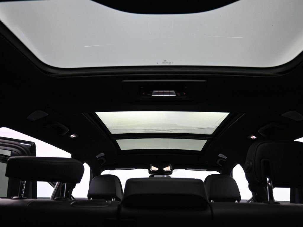 Used 2025 BMW X7 M60i w/ Executive Package image 16