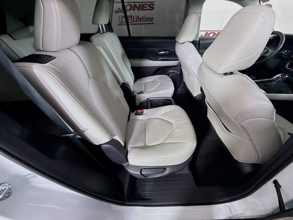 Used 2024 Toyota Grand Highlander AWD image 33