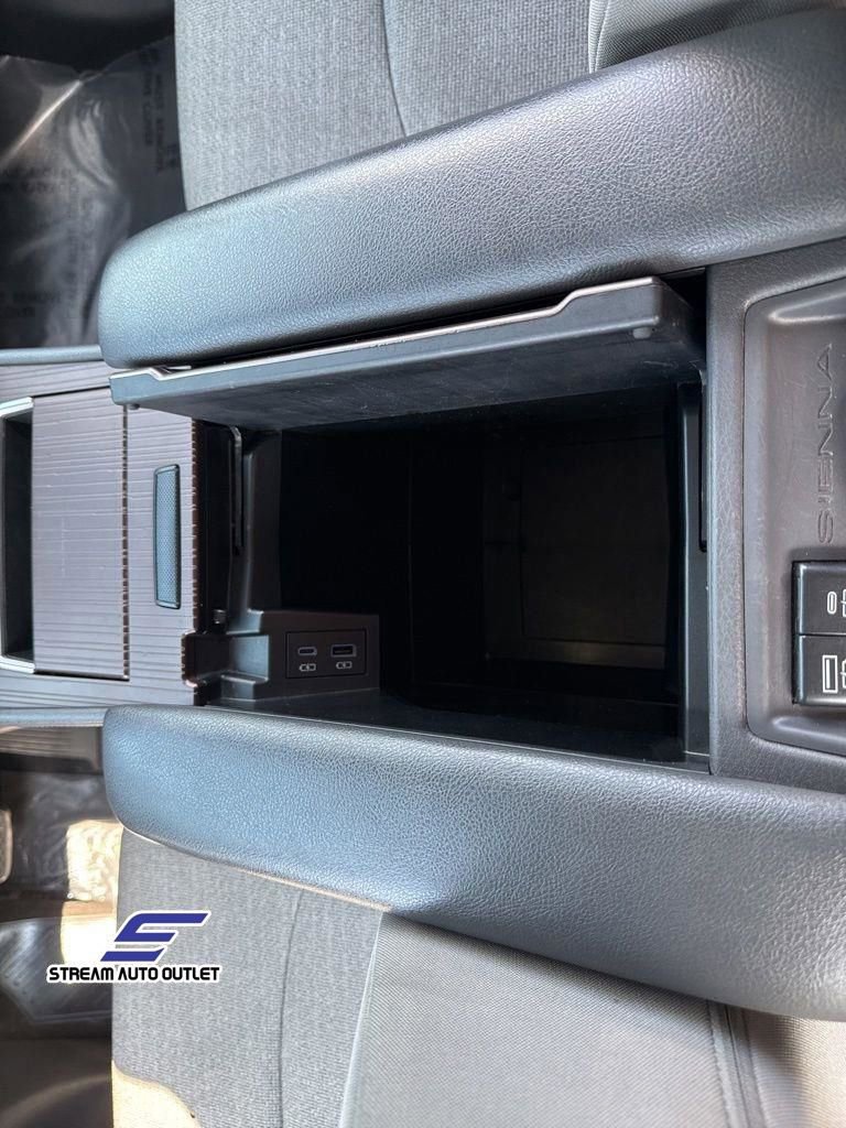 Used 2022 Toyota Sienna LE image 24