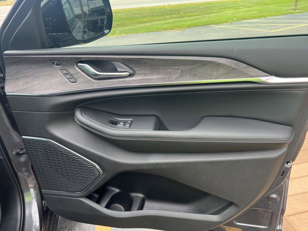 New 2025 Jeep Grand Cherokee L Overland w/ Luxury Tech Group IV image 20