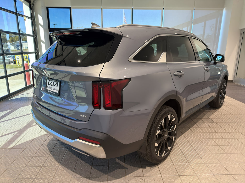 Used 2025 Kia Sorento EX w/ Panoramic Sunroof Package image 5