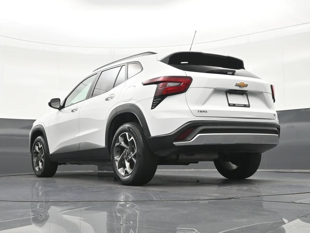Used 2024 Chevrolet Trax LT FWD image 28