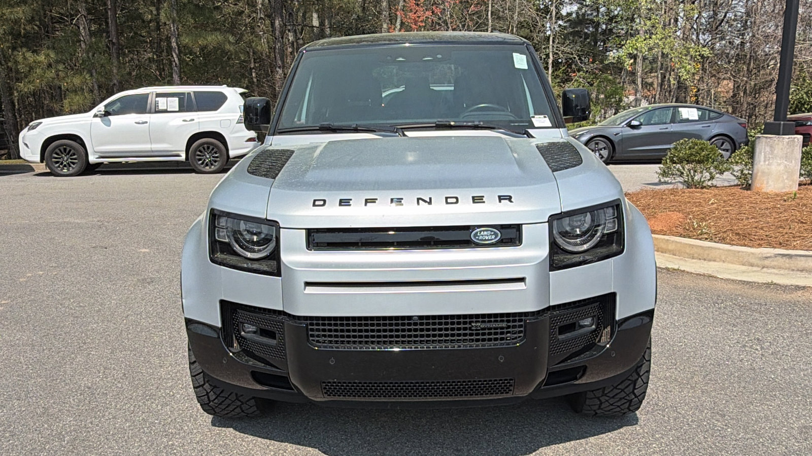 Used 2023 Land Rover Defender 110 X-Dynamic SE image 3